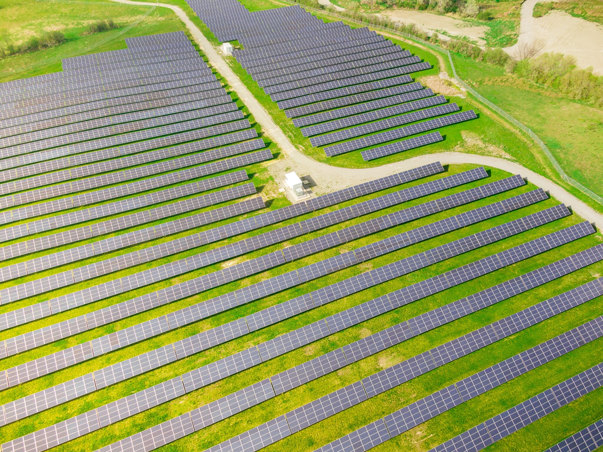 Solar Thermal vs Photovoltaic Solar: What's the Difference? - Green ...